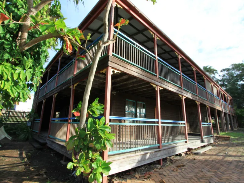 A UNIQUE & GRACIOUS HOME