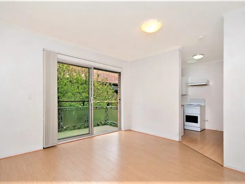 Best Location 2 Bedroom Unit 3 Minutes Walk to Station 