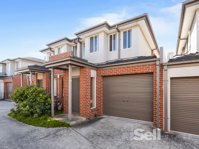 TOWNHOUSE BLISS - PERFECT STARTER OR SAVVY INVESTMENT