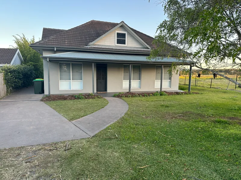 CHARMING HOME WITH A SPACIOUS MEZZANINE RETREAT