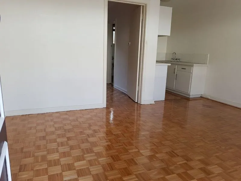 PRIME LOCATION - 1 BEDROOM