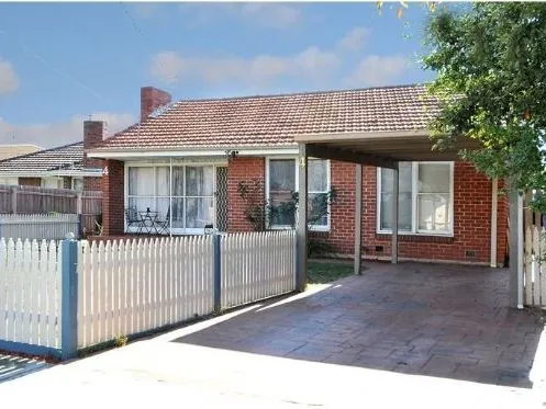 RENOVATED HOME IN GLENROY!