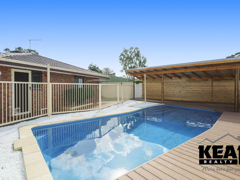 SIMPLY THE BEST! 4 LARGE BEDROOMS, 2 FANTASTIC BATHROOMS, MAGNIFICENT POOL, THEATRE WITH PROJECTOR/SOUND SYSTEM, GREAT FAMILY ROOM!