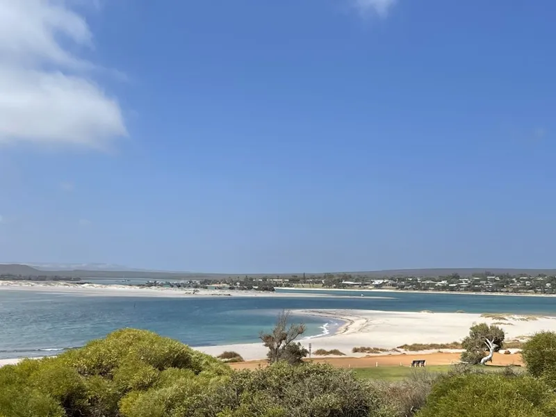 554 m2* CORNER LOT TOWARD TOP OF ESTATE