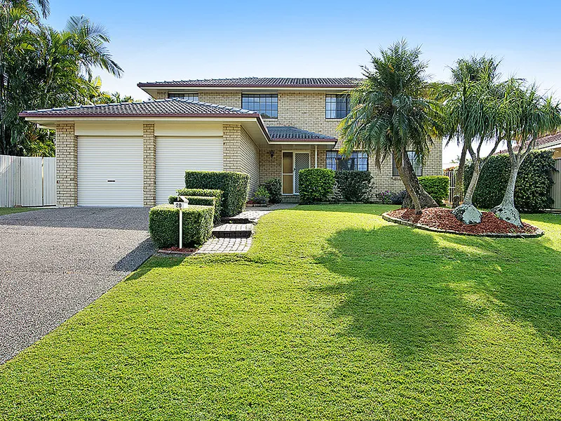 Large Family Home in quiet area of Carindale!