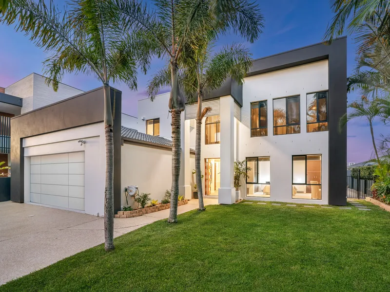 Direct North Facing Waterfront Family Home with Sensational Skyline Views