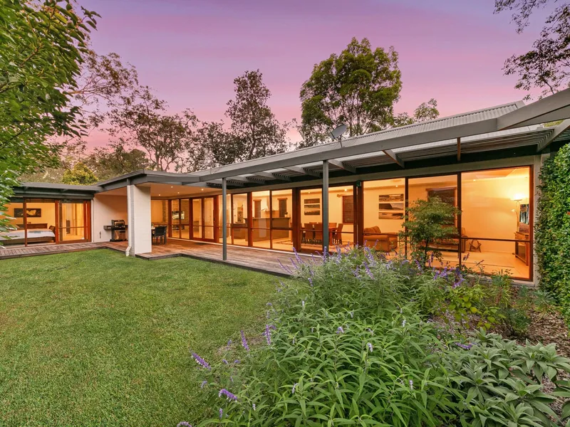 Superb single level beach house - just moments to the sand!