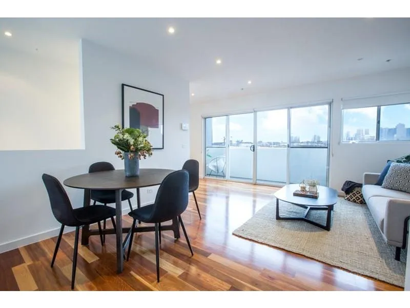 LUXURY SPLIT LEVEL APARTMENT