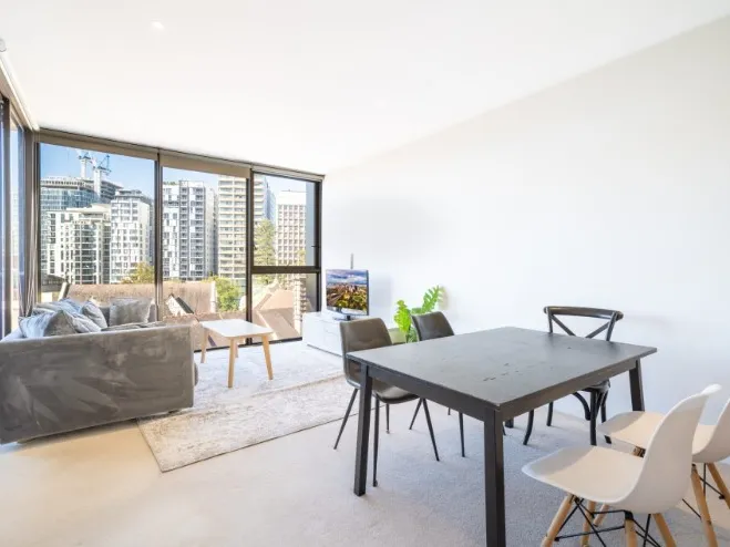 Fully Furnished Cozy 2 BEDS Apartment in North Sydney CBD