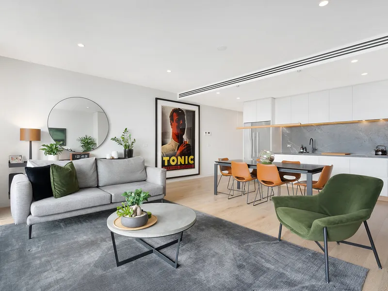 Light-Filled Luxury, Sensational Soaring Views 