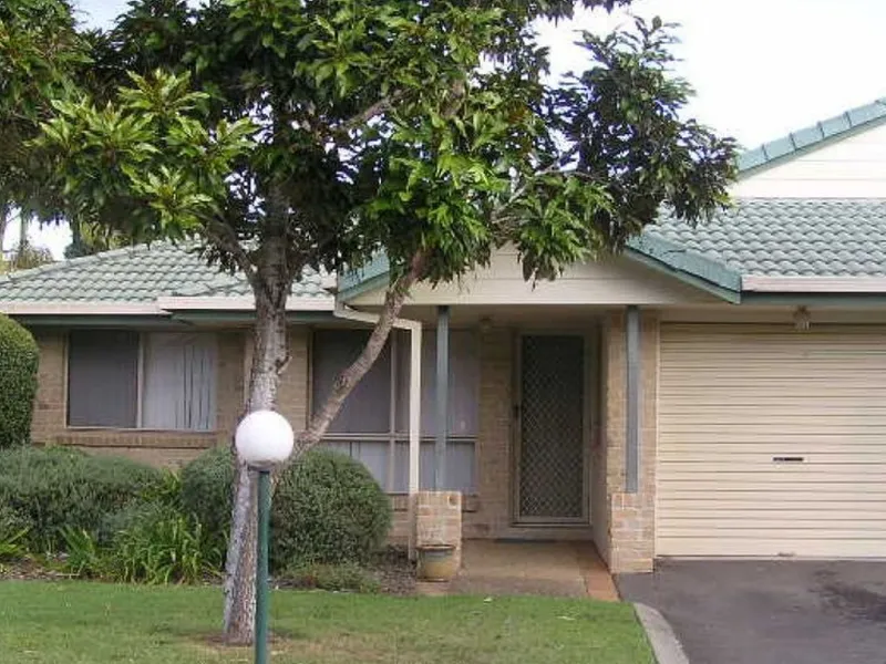 Spacious Quiet Villa Home Close To Bus Stop