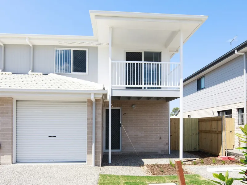 Near new luxury 3-bed townhouse