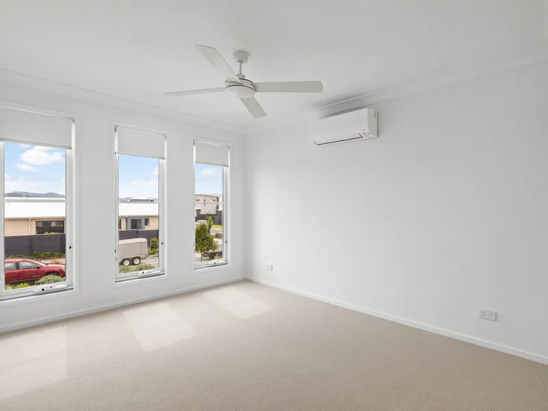 Lovely 3 Bedroom Home - Heart of Nirimba!