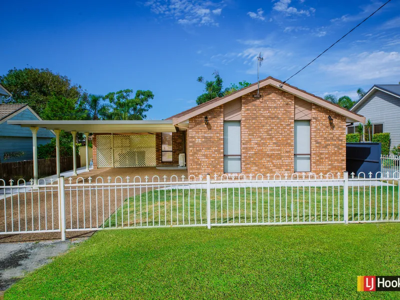 Large low maintenance family home in great East Bateau Bay location!