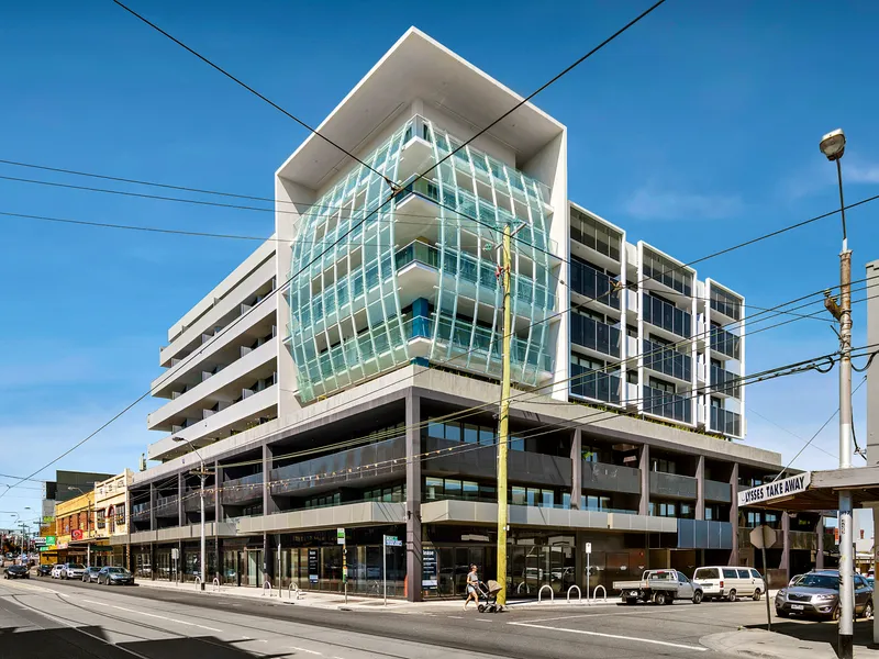 LUXURY AND LIGHT IN THE HEART OF NORTHCOTE