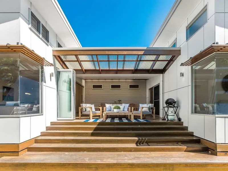 Sunny's Beach House by Belongil Beach 