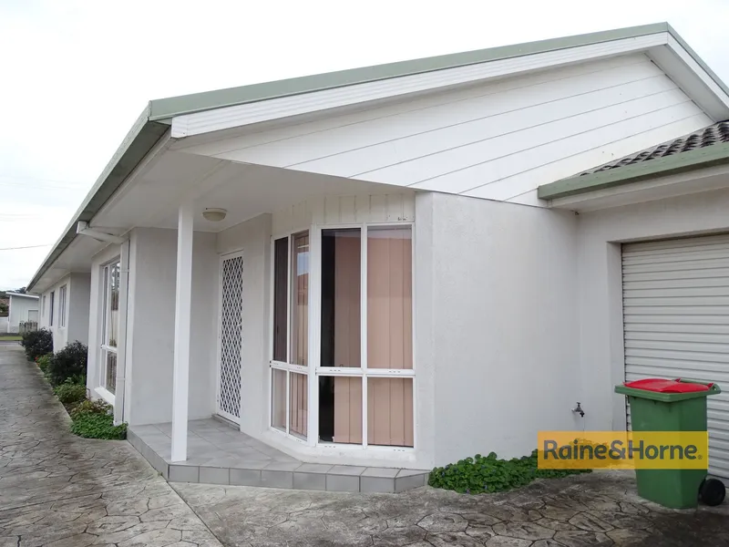 THREE BEDROOM VILLA IN THE HEART OF ETTALONG BEACH