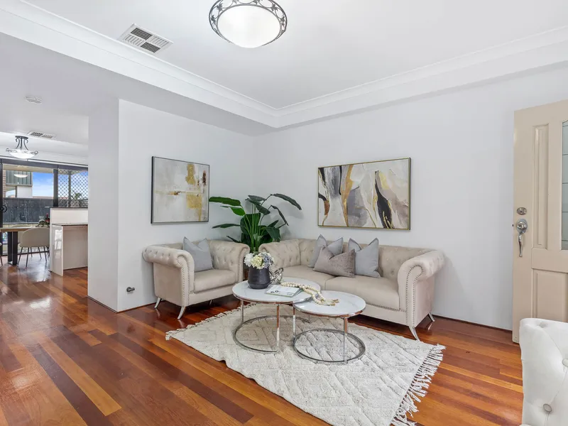 Townhouse set in the Ultimate Convenience Location