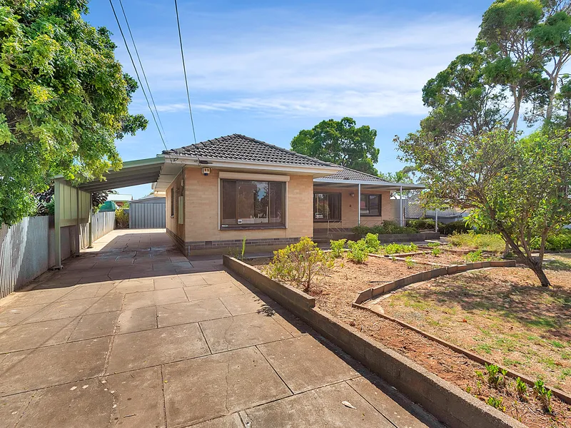 3 bedroom home with powered shed - pets negotiable