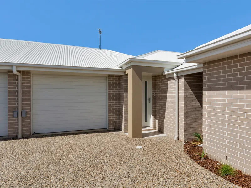 Sleek and Modern Unit Close to USQ