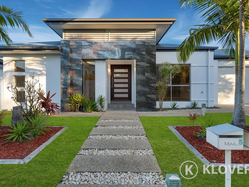 13kW Solar Panels! Perfect location rental property in Hope Island