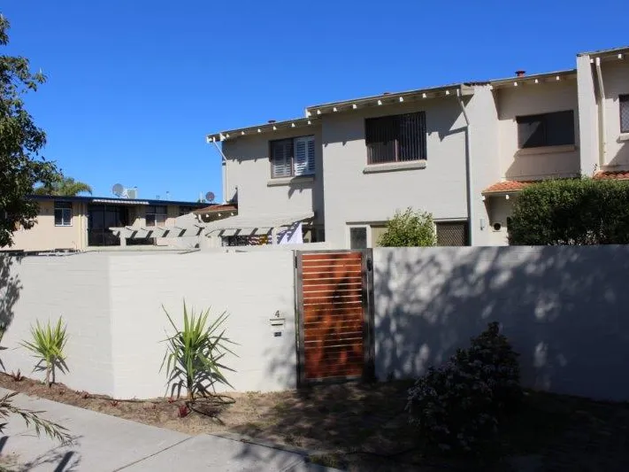 AIR CONDITIONED TOWNHOUSE - RIVER VIEWS