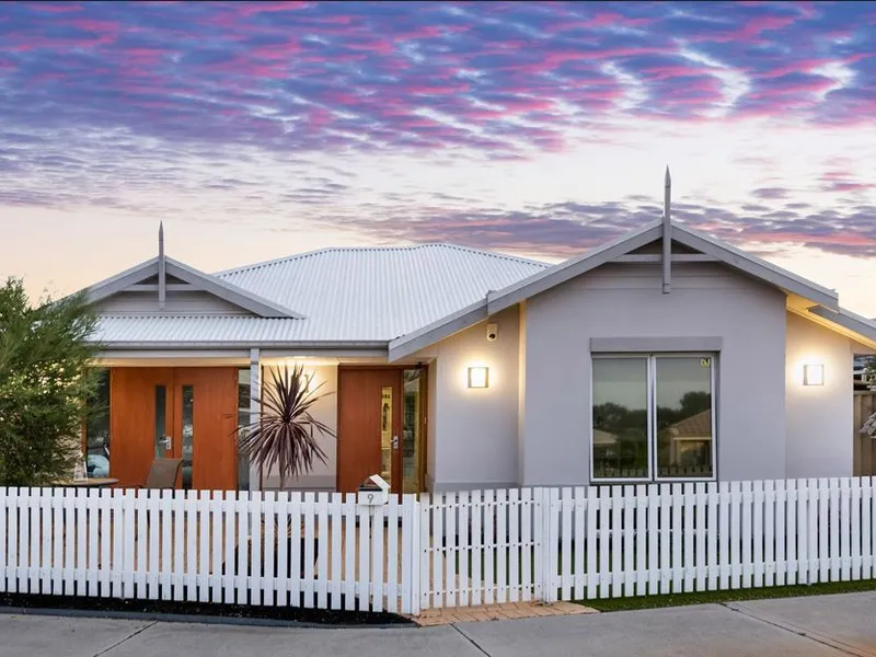 LARGE MODERN FAMILY HOME AT ATWELL!