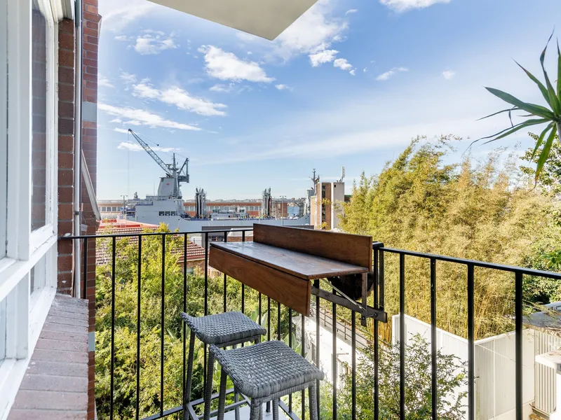 Tastefully Renovated Studio With Balcony And Views