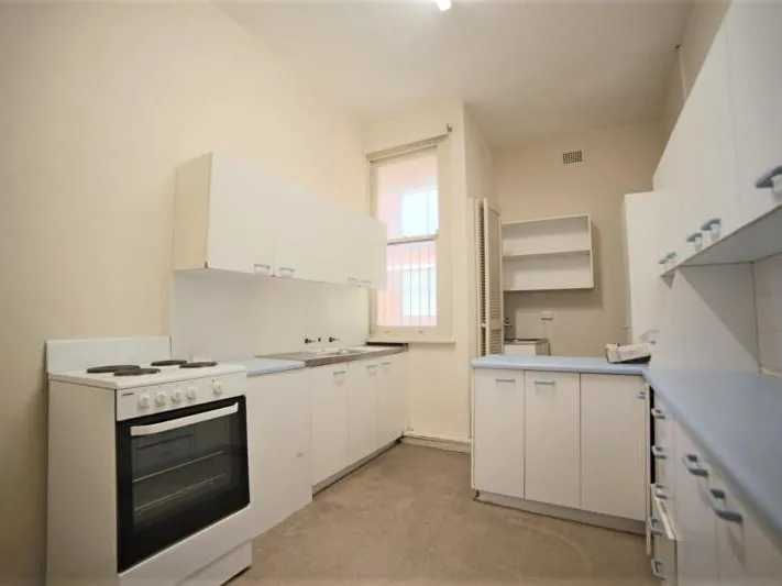 HUGE ART DECO TWO BEDROOM APARTMENT WITH BALCONY AND DISTRICT VIEWS