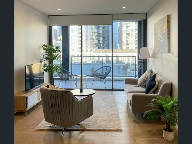 Fully Furnished Sun-Drenched Apartment in the Heart of Darling Square