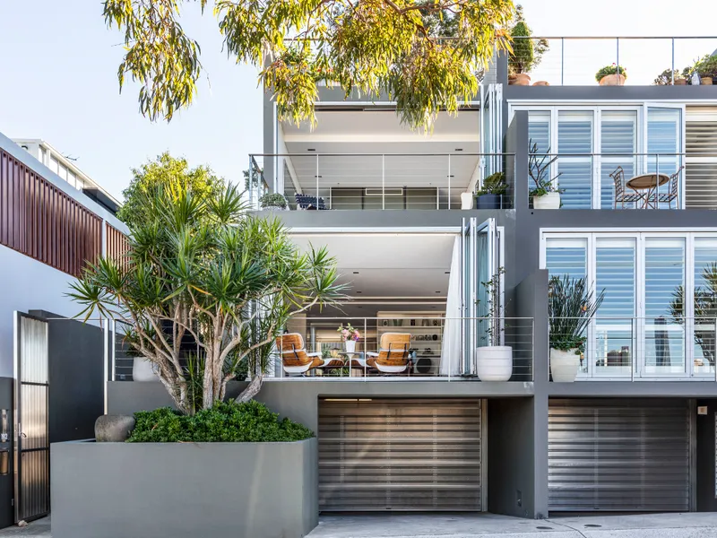 Contemporary designer residence + harbour views