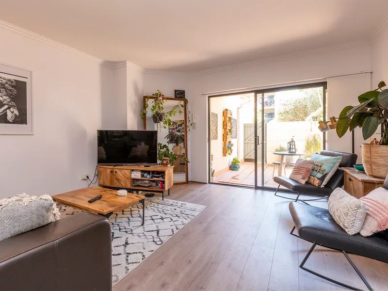 Modern Apartment in Terrific Location