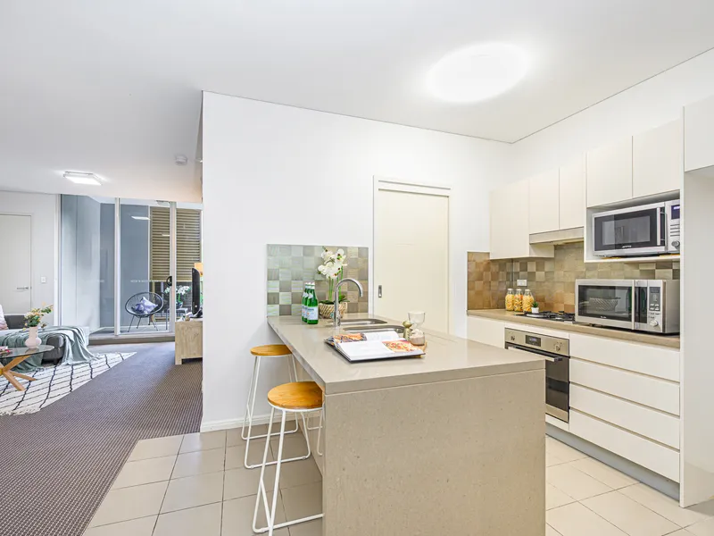 Vivacious cutting-edge peaceful & quiet lifestyle boasts incredible 190m walk to rail