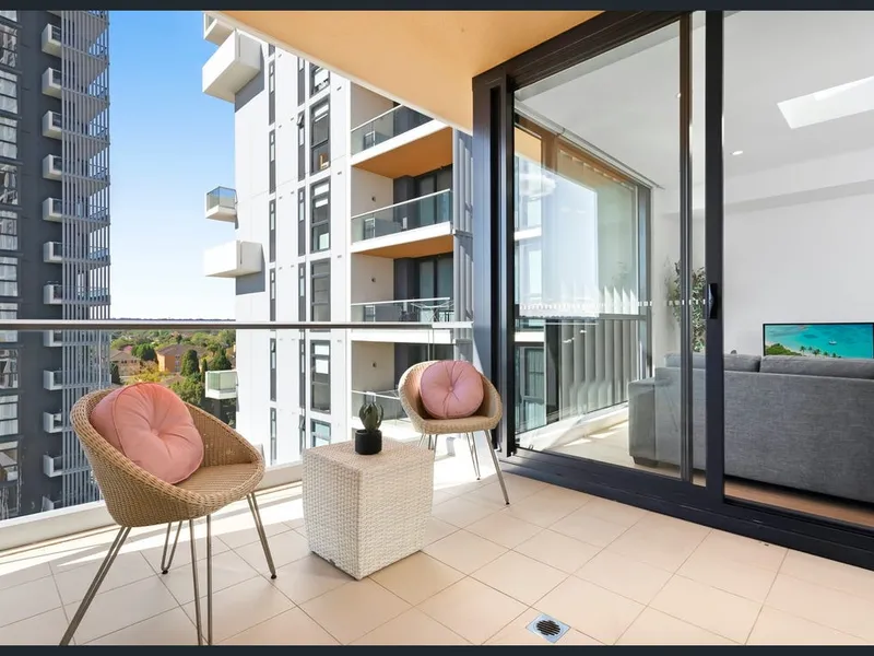 Stunning one bedroom plus study apartment in walking distance to Epping Station