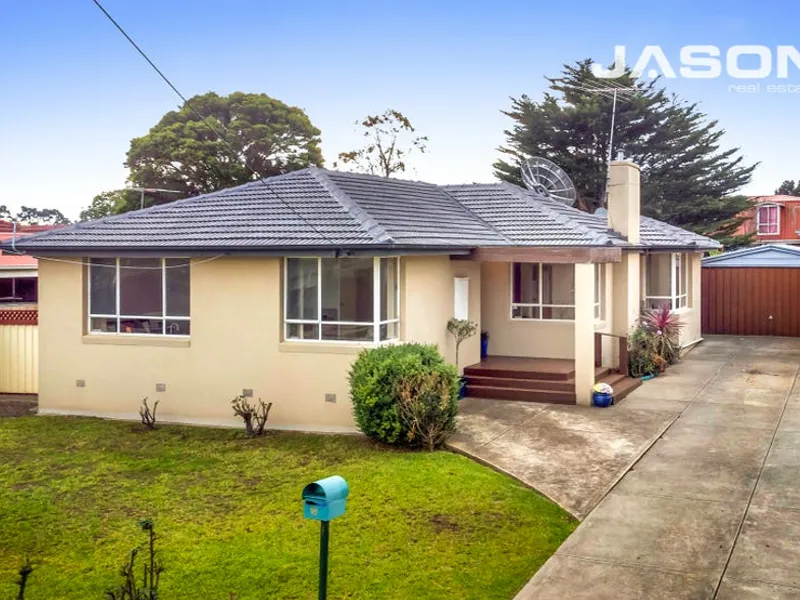 BEAUTIFUL FAMILY HOME IN QUIET STREET - HEART OF TULLAMARINE