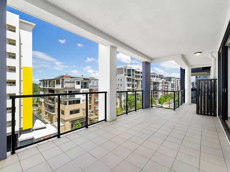 CHERMSIDE CONVENIENCE  WITH ENTERTAINERS DECK