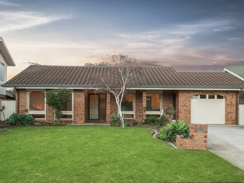 Fantastic Family Home on 616m2! Over Looking a Reserve 