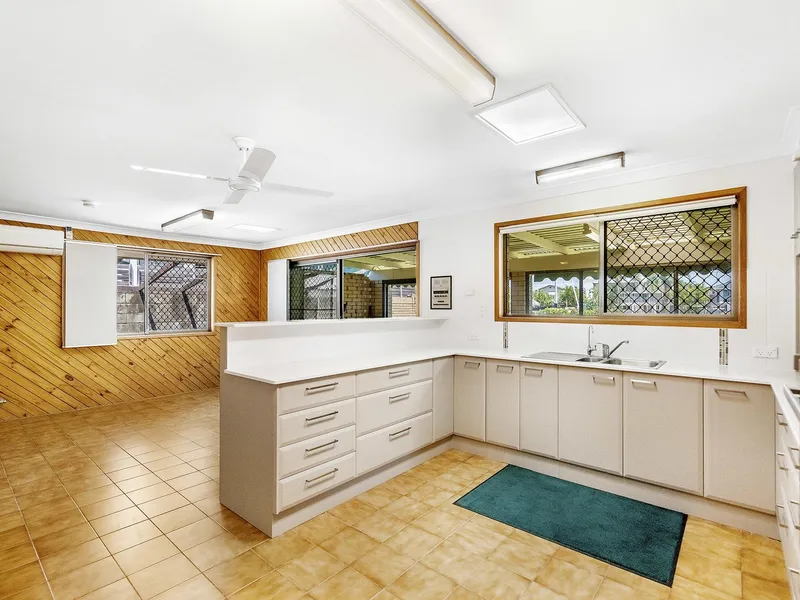 PRIME WATERFRONT LOCATION WITH STREET TO WATER ACCESS!