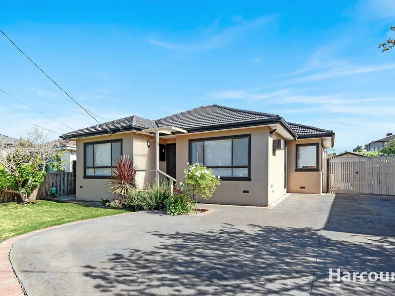 Large Family Home with Dual Occupancy Potential on 764 m2!