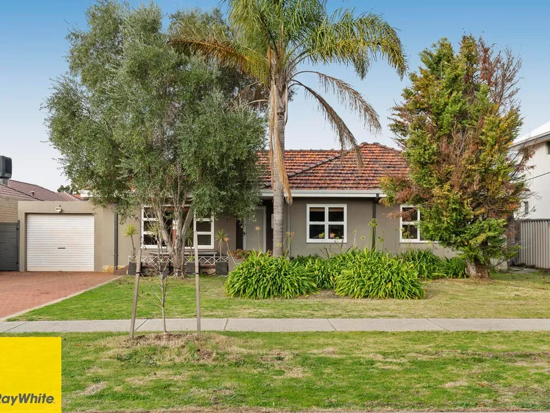 Versatile Offering! Family 4 bed 2 Bath Home on 809m2 R30