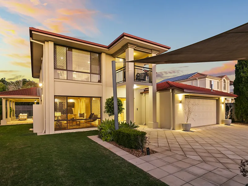 LUXURIOUS FAMILY HOME IN MANSFIELD