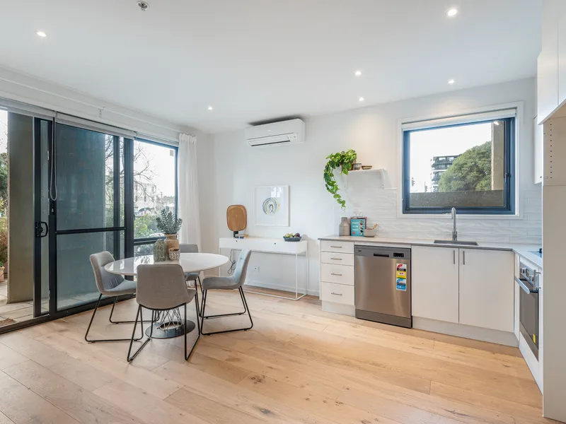 Fully renovated PLUS study & entertainer's courtyard!