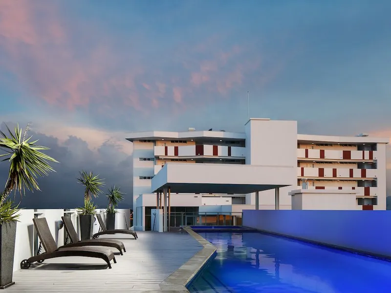 Trendy Furnished Apartment close to all the City action!