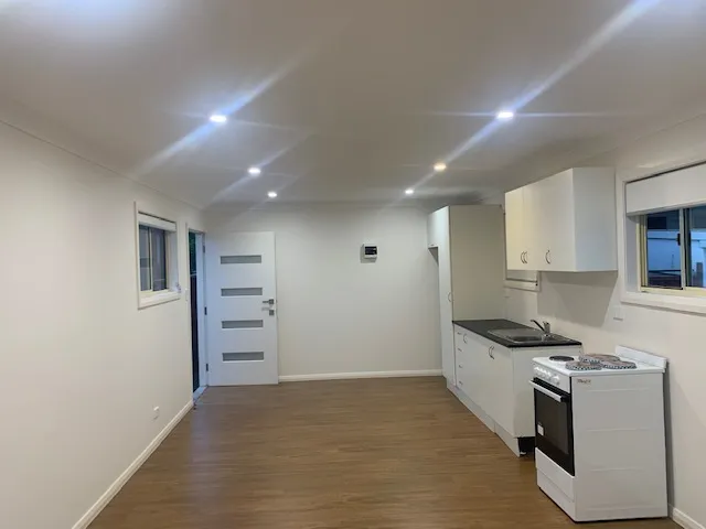 1BED GRANNY FLAT -  CLOSE TO T WAY  AND SCHOOLS!!