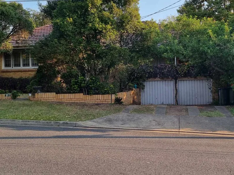 Renovate and Rejuvenate this Spacious 60's Diamond