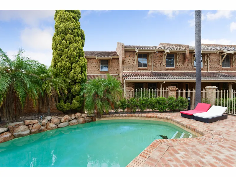 THE IDEAL LOCATION - ONLY 1 BLOCK FROM THE RIVER AND NEXT TO THE ZOO