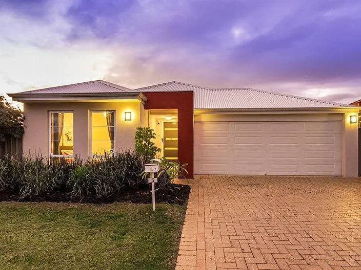 Prime location for the train station and amenities