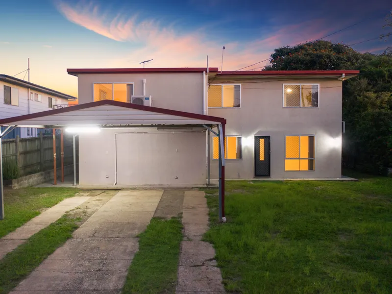 DUAL LIVING - 6 BEDROOMS