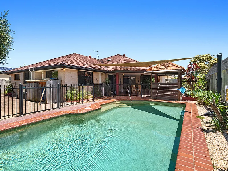 FAMILY HOME IN PELICAN WATERS
