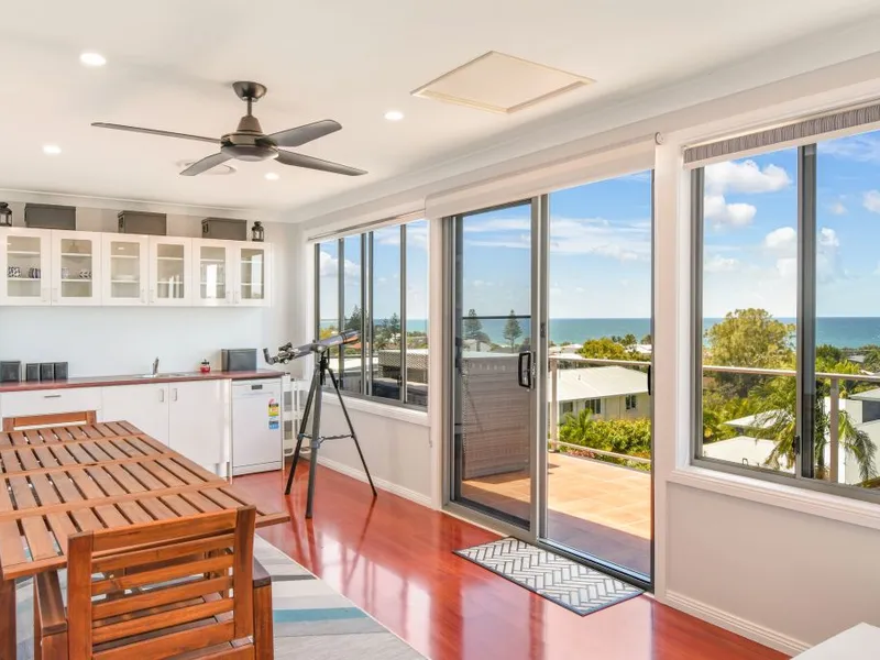 INDULGE IN A PICTURE-PERFECT HOLIDAY LIFESTYLE